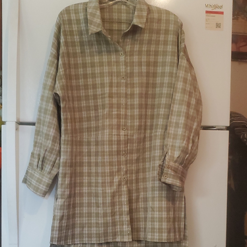 Missguided + Green and White Casual Button Down Tunick Long Sleeve Size 6